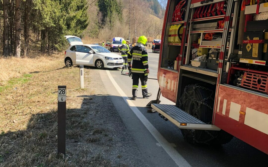 T03V Verkehrsunfall mit mehren Fahrzeugen L118 Einödkurve