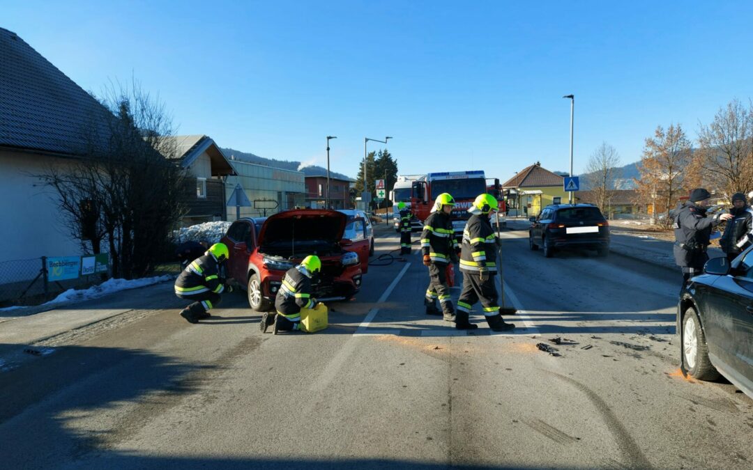 T10-Verkehrsunfall mit eingeklemmter Person Technischer Einsatz