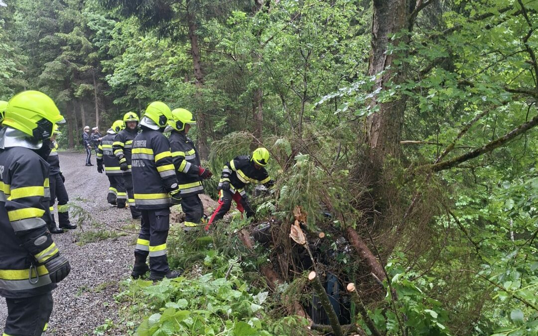 Großaufgebot nach Verkehrsunfall im Scheibsgraben/Wartberg