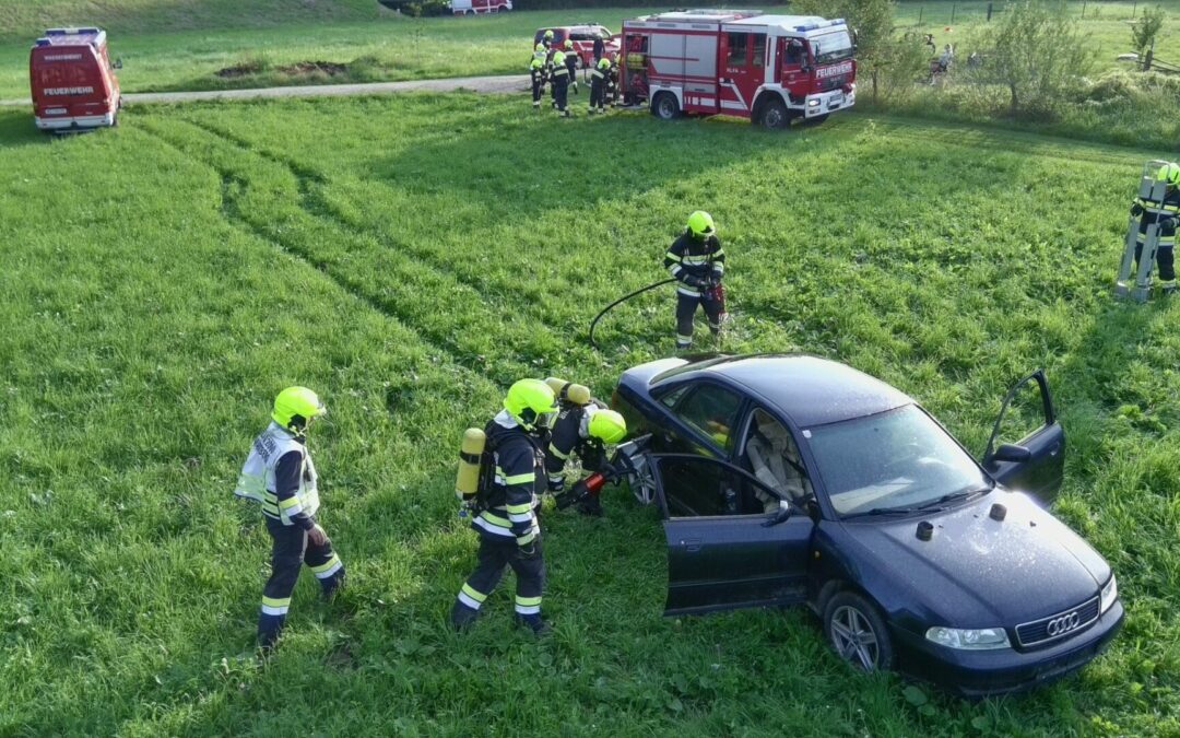 Gesamtübung Fahrzeugbrand